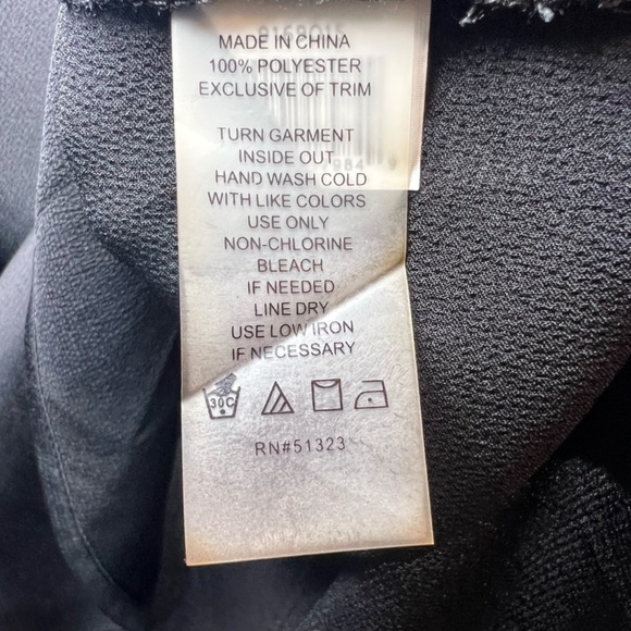 Vince Camuto Womens Faux Feather Trim Short Sleeve Blouse Shirt Black NEW Sz XXS - Picture 12 of 12